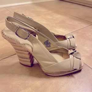 ❤️Kenneth Cole Heels, patent leather, off white, linen heels, 4”, small platform